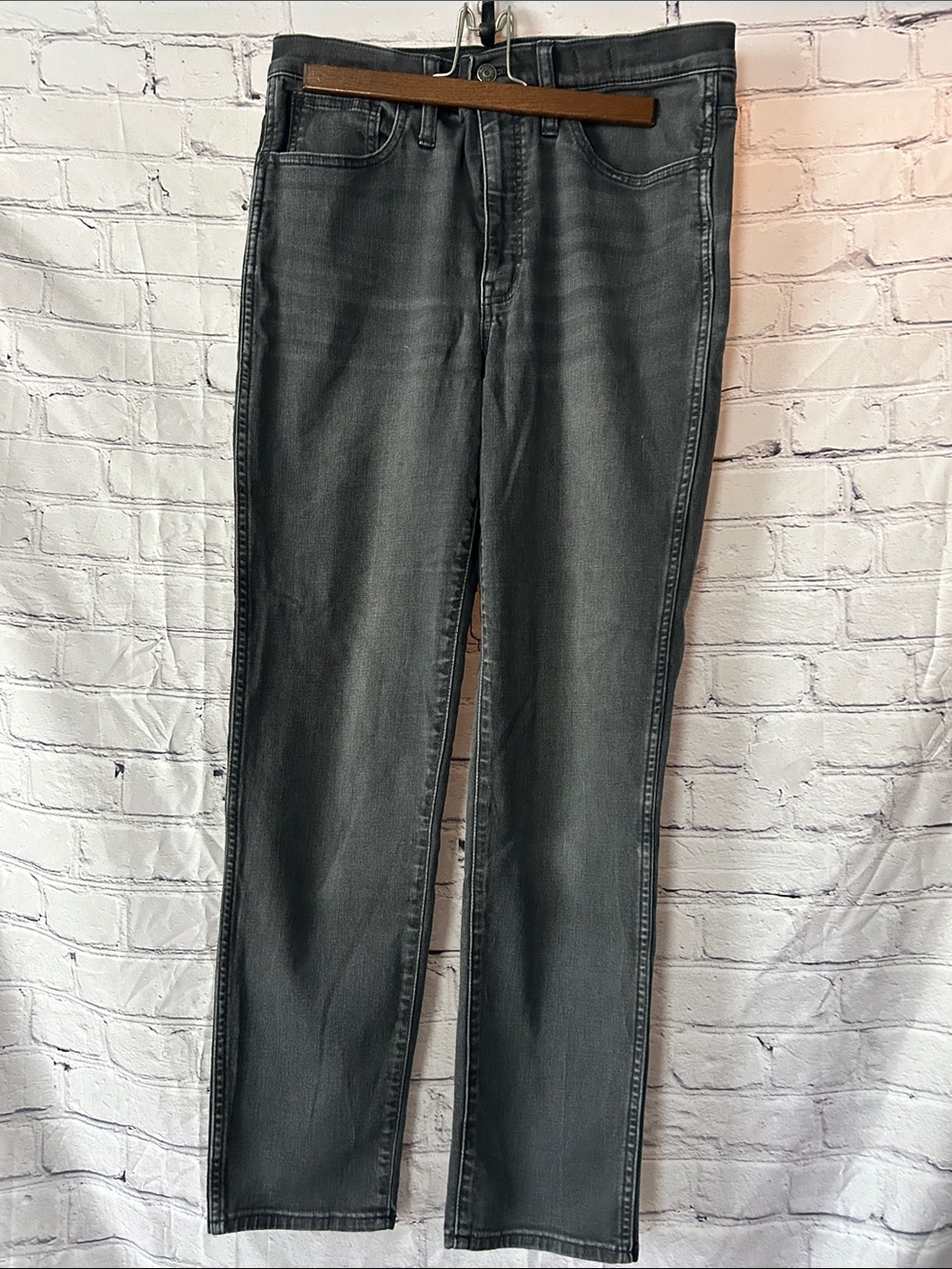 Madewell Roadtripper Stovepipe Women's High-Rise Straight Jeans in Washed Black.